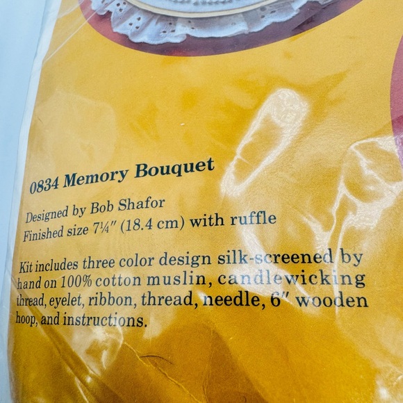 Creative Circle Memory Bouquet 0834 Candlewicking Embroidery Kit 13718 1984 NOS - Picture 3 of 6